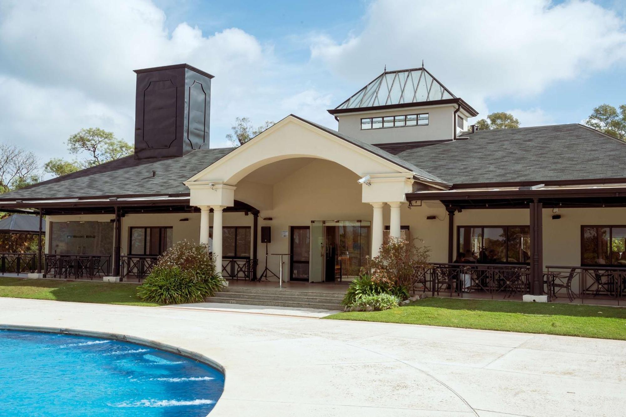 Hilton Pilar Hotel Buitenkant foto
