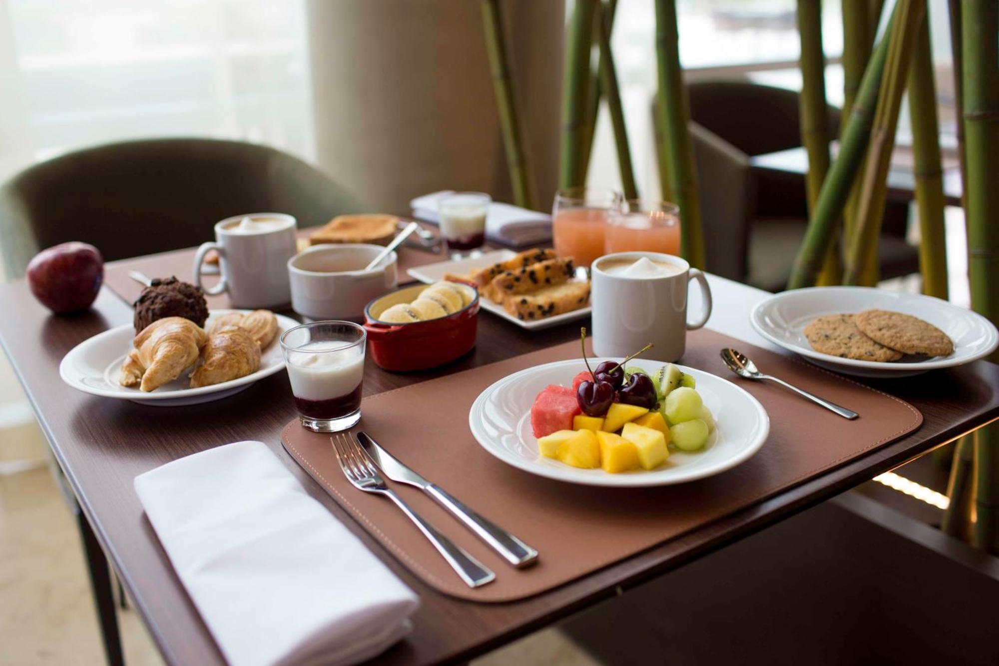 Hilton Pilar Hotel Buitenkant foto